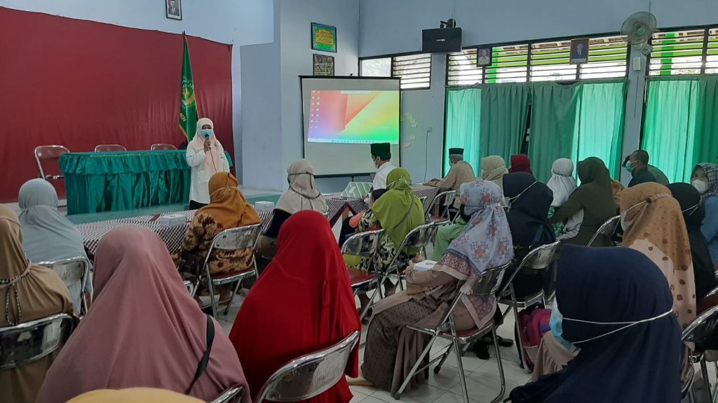 Sosialisasikan UM, Kepala MIN 1 Kebumen Mengajak Wali Murid Meningkatkan Kualitas dan Kuantitas Bela
